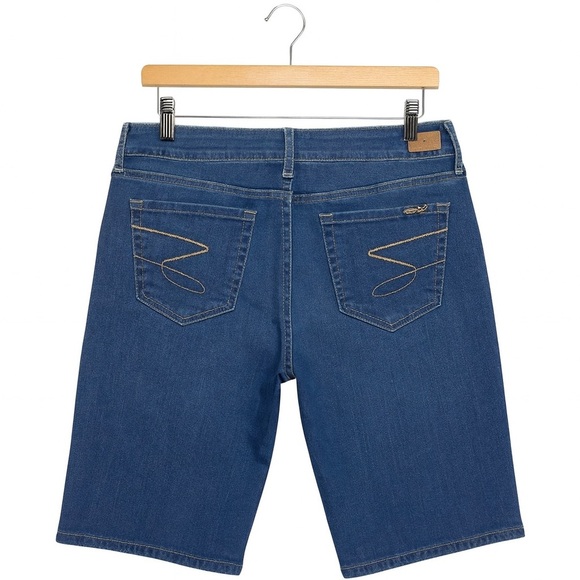 Seven7 Women's Size 4 Sunset Bermuda Stretch-Waist Denim Shorts 10.5" Inseam. - Picture 2 of 3